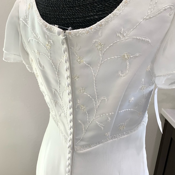 🚫SOLD🚫Modest White Tiered Wedding Gown Sz 12 - Picture 9 of 12